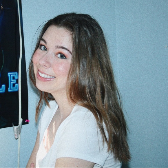 Meet your Posher, Lindsey - Picture 1 of 1